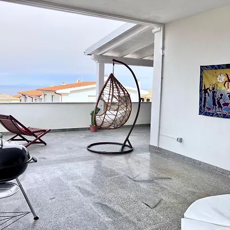 Sea View With Large Terrace דירה קאסטלסארדו