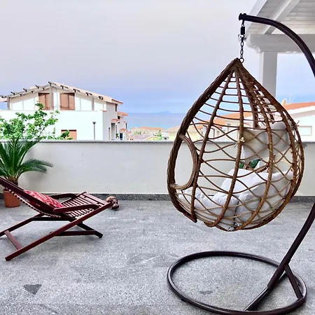 Sea View With Large Terrace דירה *